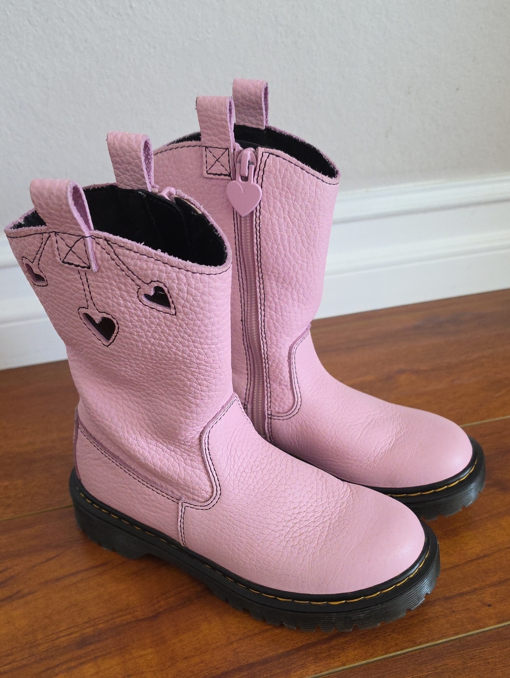 Dr. Martens Pink Girls Junior Heart Nappa Patent Leather Boot Size 1